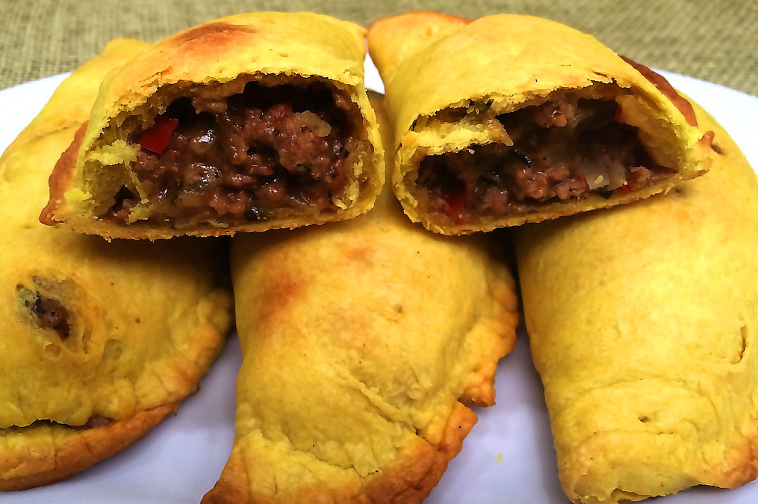 HOW TO MAKE JAMAICAN BEEF PATTIES, Meat Pie, Street Food, Jamaican Beef  Patty Recipe